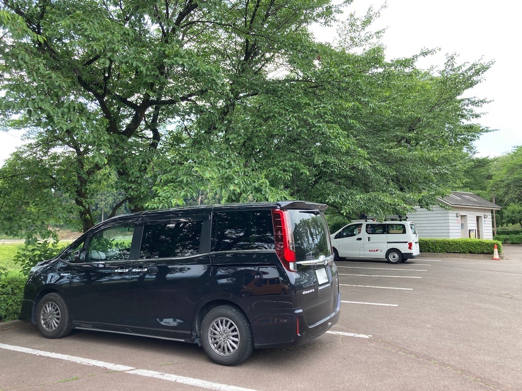 義姉と！駐車場トラブル ママ友、感じ悪ぅ～！イライラするから実家行こ＜第17話＞ 4コマ母道場 - モデルプレス