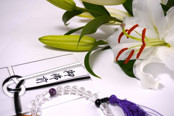 弔辞とは？文章の書き方や立場別の例文、お別れの言葉のマナーはじめてのお葬式ガイド