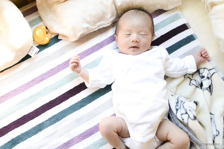 赤ちゃんの手足バタバタは不機嫌だけじゃない！その理由とは？発達障害療育ポータルサイト dekkun デックン