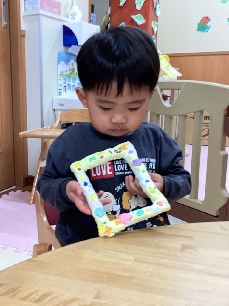 1歳児 写真立て製作のアイディア3選！祝入園＆進級保育士を応援する情報サイト 保育と暮らしをすこやかに ほいくらし