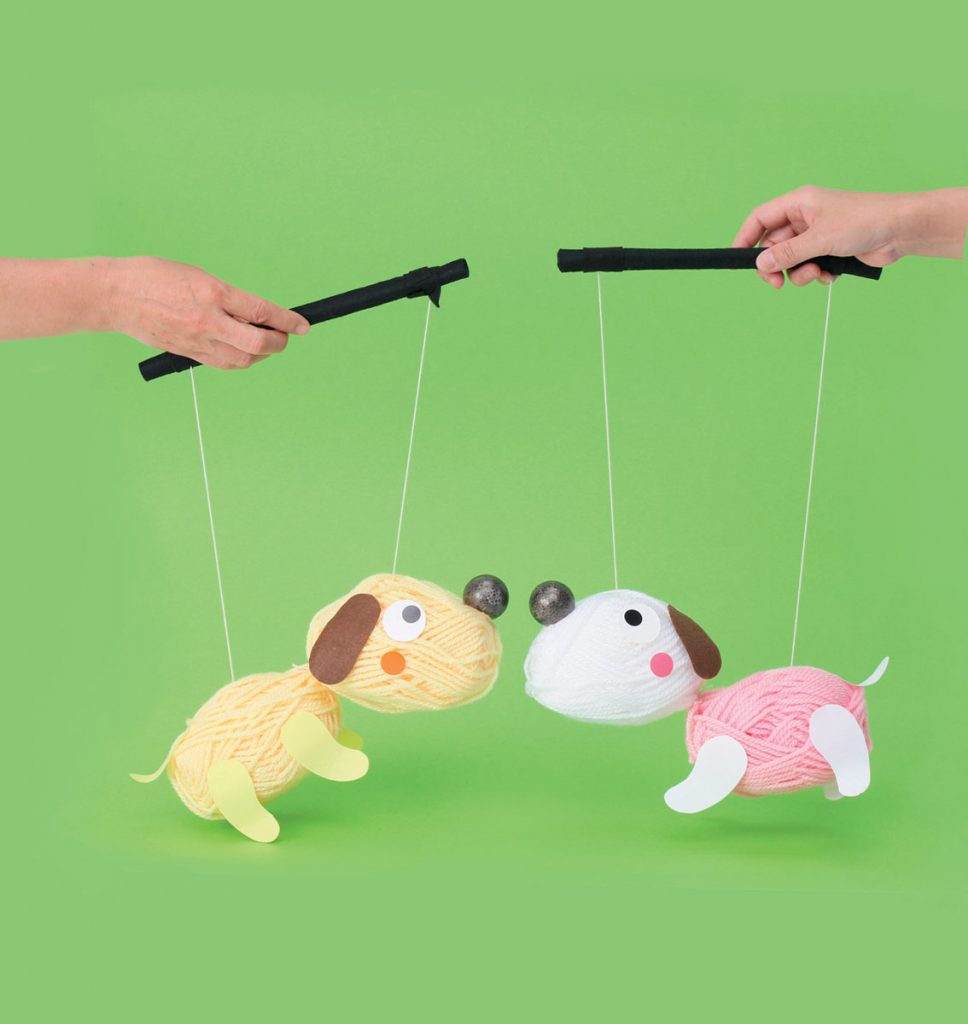 No.057「ガムテ芯の転がるおもちゃ」 保育士の手作りおもちゃ