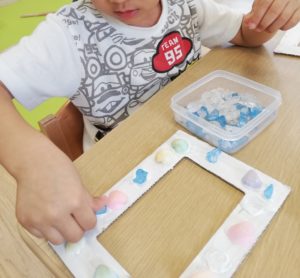 世代を超えてまごころ伝わる「敬老の日」アイデア～年齢別手作りプレゼント＆出し物集～保育のお仕事レポート