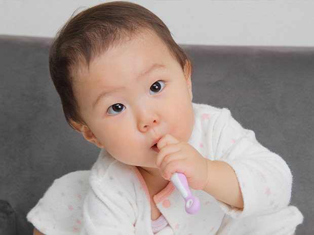 赤ちゃんがよく舌を出すのはなぜ？病気との関係は？ 助産師 ┃まなべび