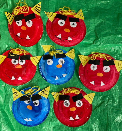 保育士さん必見！ちぎり絵で作る鬼のお面！ 1歳児〜作ってみたいと思ったら「🔥」でコメントしてね！ 節分にピッタリ！👹のお面の作り方♡用意するもの・画用紙で作った鬼のパーツ ・好きな色の折り紙 ・はさみ ・のり ・厚紙 ・輪ゴム ・ホッチキス画用紙