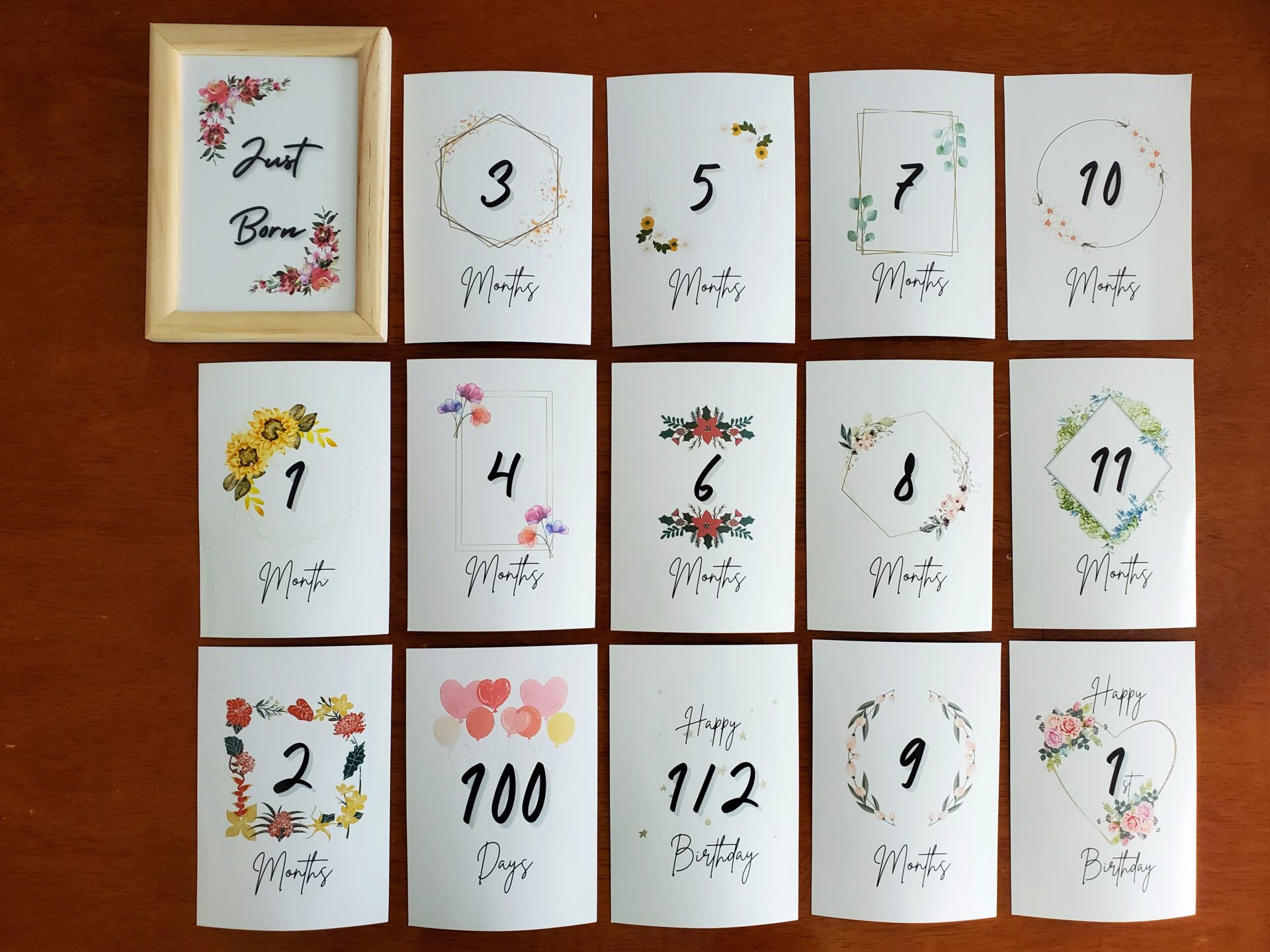 1歳1ヶ月ベビーのママさおりです😊 今日は、セリアで見つけたくまグッズ🐻を紹介するよー！ ①月齢フォトシール ②ランチバック③ウェットシートのフタ ④使い捨てエプロン 特に良かったのは、ウェットシートのフタです！ 最近買って良かったくまナンバーワン☝️✨ ママ