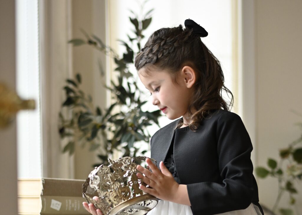 2025年最新 結婚式の子供のかわいい髪型特集！女の子＆男の子のフォーマルヘアアレンジみんなのウェディングニュース