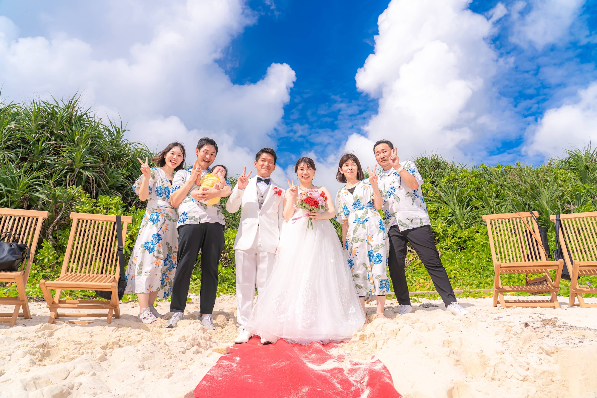 沖縄の結婚式に参列するゲストの服装！人気のかりゆしコーデや気をつけたいマナーの挙式・結婚式なら ワタベウェディング