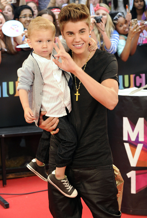 ジャスティン・ビーバー、バレンタインに家族サービス♥