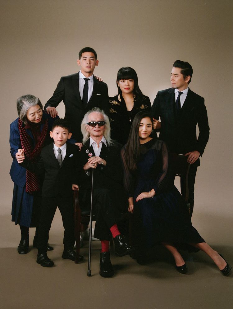 本木雅弘夫妻のゴージャス家族夕食会を目撃！女性自身