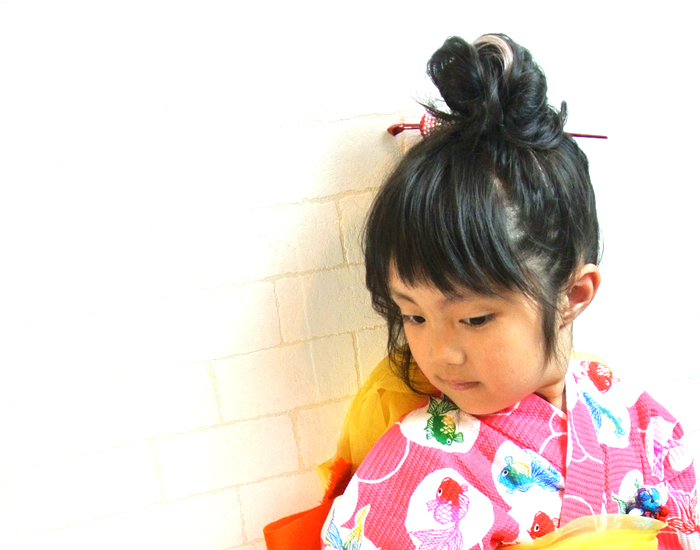 浴衣姿の子供向けヘアアレンジガイド。自宅でできるアレンジ方法のイラスト付きホットペッパービューティーマガジン