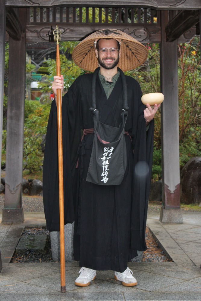 寒いけど気持ち引き締め 鶴見の中高生、総持寺で参禅神奈川毎日新聞