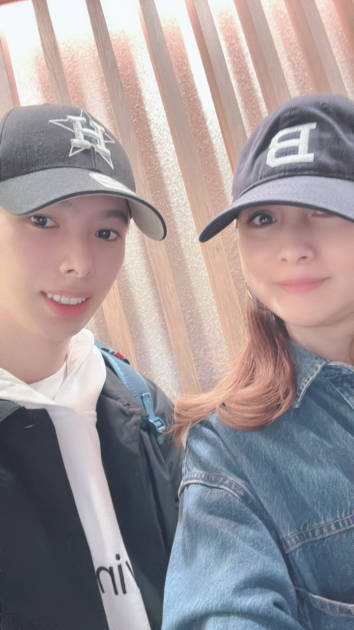 渡辺美奈代、次男との“キャップ親子”SHOTに「姉弟に見えますよ」「仲良しさんで羨ましい～」の声E-TALENTBANK co.,ltd