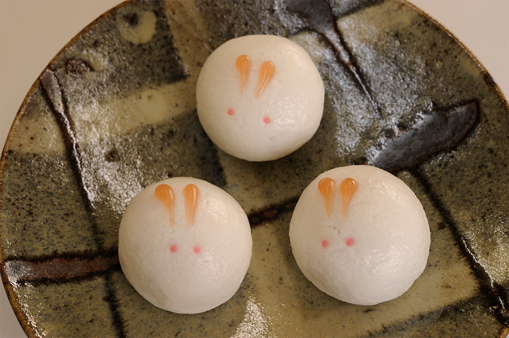 とらや カワイイうさぎの紅白饅頭「兎饅 うさぎまん 」、3月15日に一部店舗で店頭販売食品産業新聞社ニュースWEB