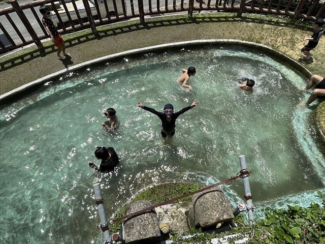 川遊び〜＾＾ 6時間遊んだぁ〜❤️ 平日の川は人もいなくて貸し切り状態😁最高でした✨出掛ける時、寝不足で体調悪かったけど、自然の中にいるだけですぐに良くなった〜😁 マイナスイオンたっぷり❤️沖縄大家族沖縄子沢山ママ六姉妹女の子子育てアラフォー