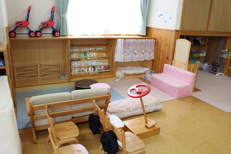 園見学 手作りのままごとコーナー、ロフト 保育者こだわりの室内環境 鳩の森愛の詩瀬谷保育園- YouTube