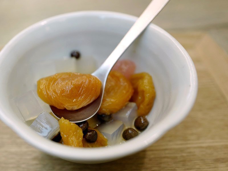 菓匠 高木屋」名物あんず餅は私のイチオシ金沢土産！羽二重餅で蜜漬け杏を丸ごと包む。氷室まんじゅうは黒糖味もあり