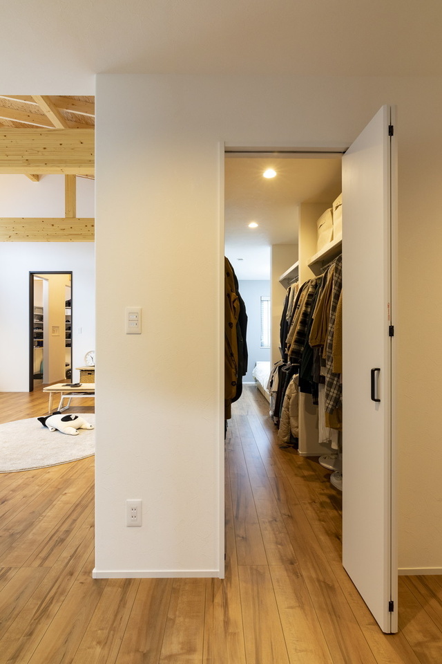 おしゃれなウォークインクローゼット収納に最適な2畳・3畳の間取り事例もご紹介 -東京都内の高級中古マンション リノベーションマンションの購入なら mitaina ミタイナ