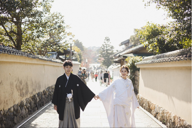 前撮りポージング 100選 洋装フォトウェディングポーズ集スタジオ編ウェディングフォト・前撮り専門セルフ写真館 INAI WEDDING東京・福岡