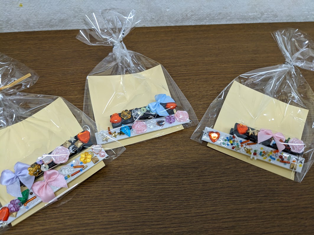 デイサービスセンターひなたぼっこ 工作レク：『鯉のぼり壁飾り＆母の日カーネーション壁画』ひなたぼっこグループのブログ