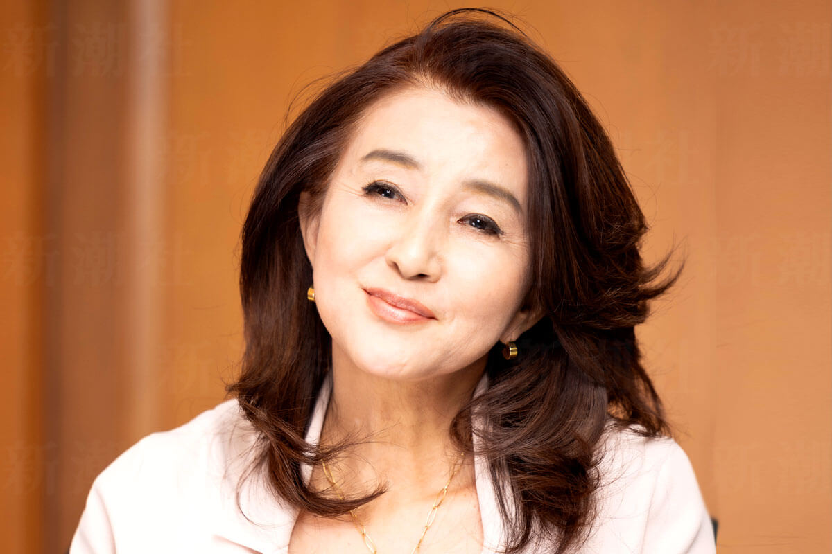 秋吉久美子 長男の死から2カ月 傷心支える「車椅子の愛犬」女性自身