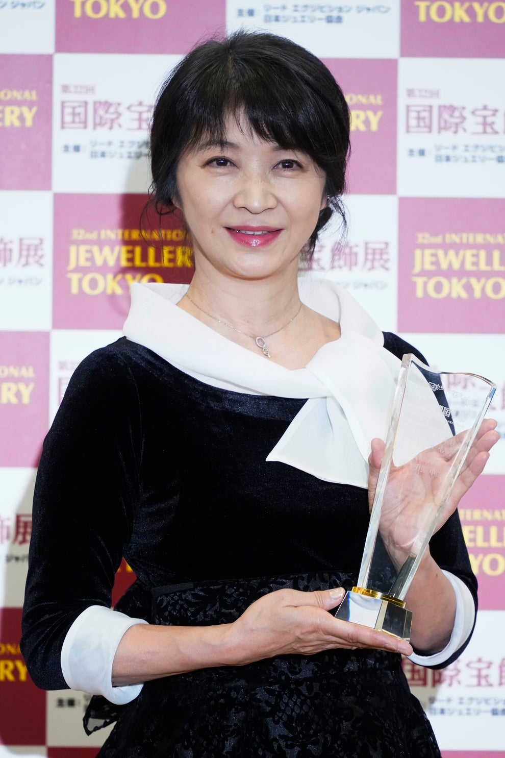 田中美佐子、夫・深沢邦之と１８歳長女と家族ショット公開 テニスウエア姿も披露「スタイル抜群」「幸せご家族」 - スポーツ報知
