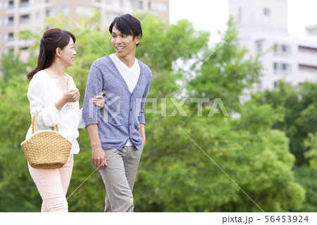 腕を組むポーズ集 - CLIP STUDIO ASSETS