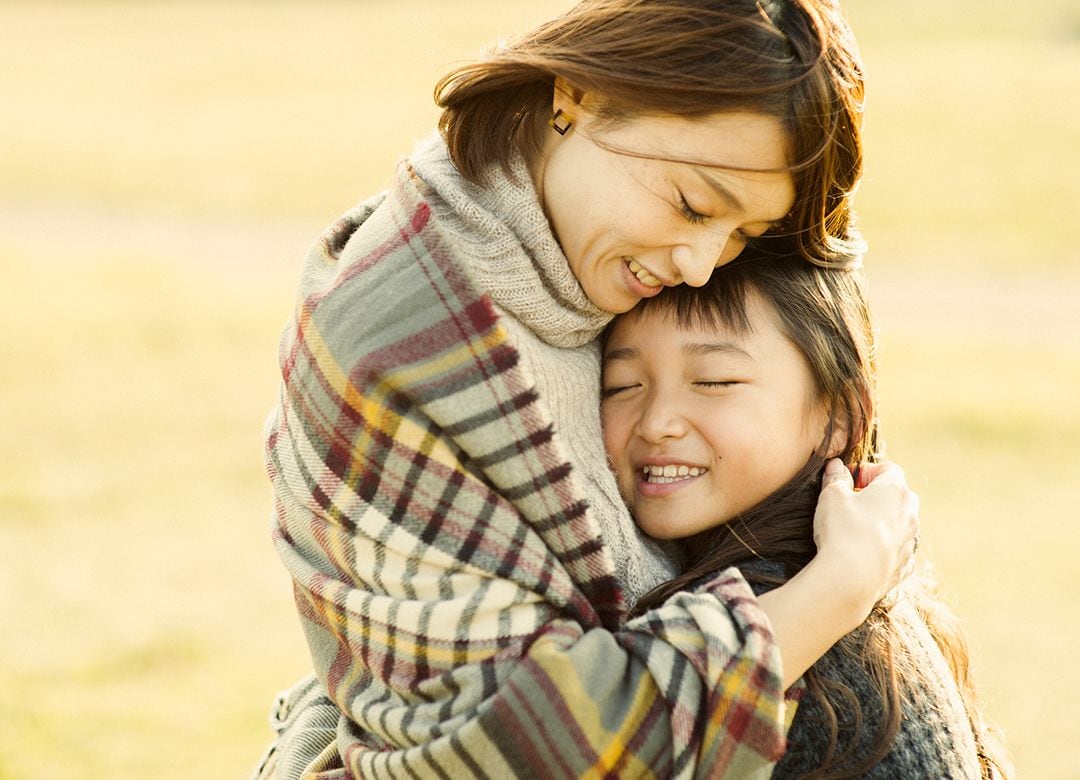 宿題は「ハグ」 小学生に安心を 養護教諭が発案、能登の被災地で広がる毎日新聞