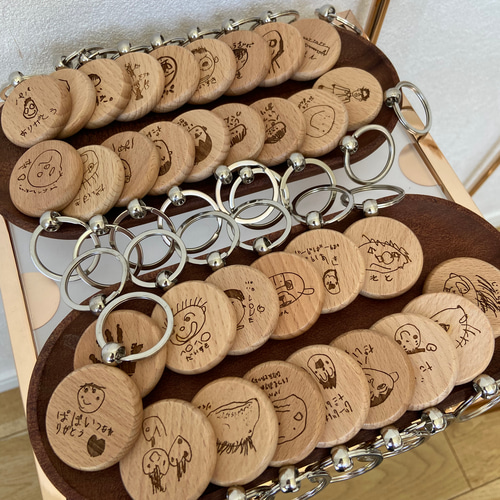 送料込 父の日 キーホルダー 似顔絵 プレゼント 木製 父の日ギフト - memolilyminne byGMOペパボ国内最大級のハンドメイド・手作り通販サイト