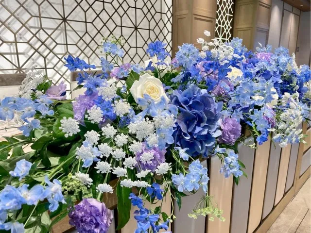 なりたい姿は濃淡で決まる！水色、ネイビーetc.ブルーのウエディングドレスゼクシィ