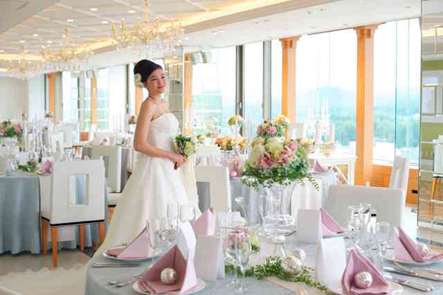 例文付き 親族のみの結婚式で乾杯の挨拶は誰がする？立場別の人選と実例を紹介オキナウェデング