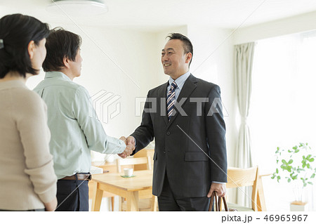 年を重ねても夫婦円満でいるカギは“接触習慣”！ “おやすみなさいの握手”を試してみて1 1女性セブンプラス