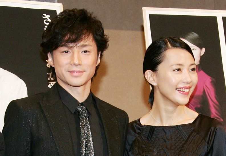 東山紀之、木村佳乃と愛娘の学校行事で夫婦司会をするも保護者から“性加害問題”を心配される不穏 - ライブドアニュース