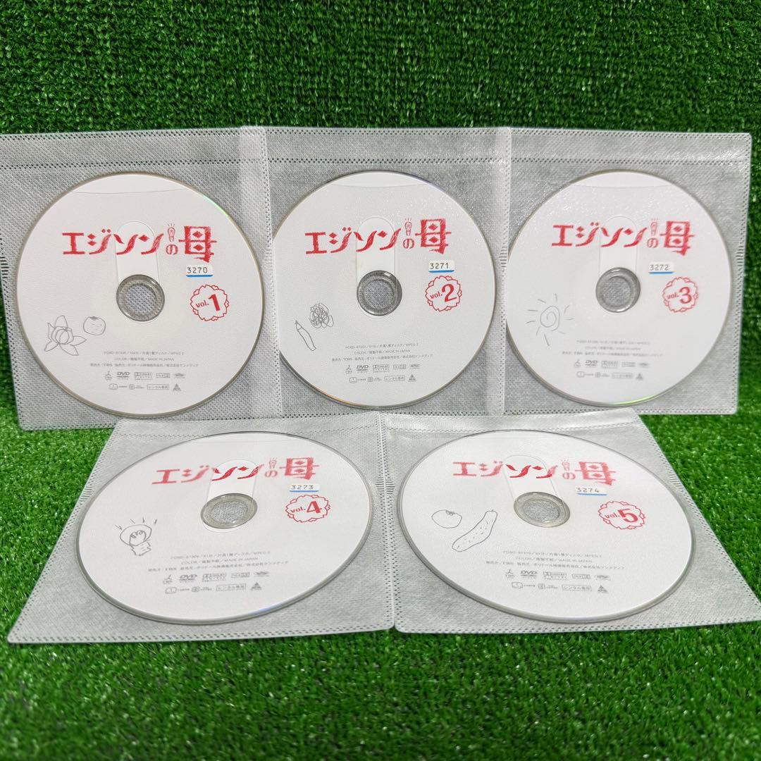 伊東美咲さん、最高峰の着物をスタイリッシュにまとう『美しいキモノ冬号』より