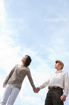 手をつなぐ 老人の写真素材写真素材なら「写真AC」無料 フリー ダウンロードOK