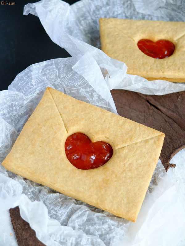 父の日プレゼント👔 ＊ベビの手形クッキー👶🍪今日は父の日我が子と一緒に父の日サプライズ大成功喜んでくれてよかったお手紙も上手に渡せてえらい👏おててかわいい💕父の日プレゼント手作りクッキー手形クッキーお菓子作り記録お菓子作り好きな