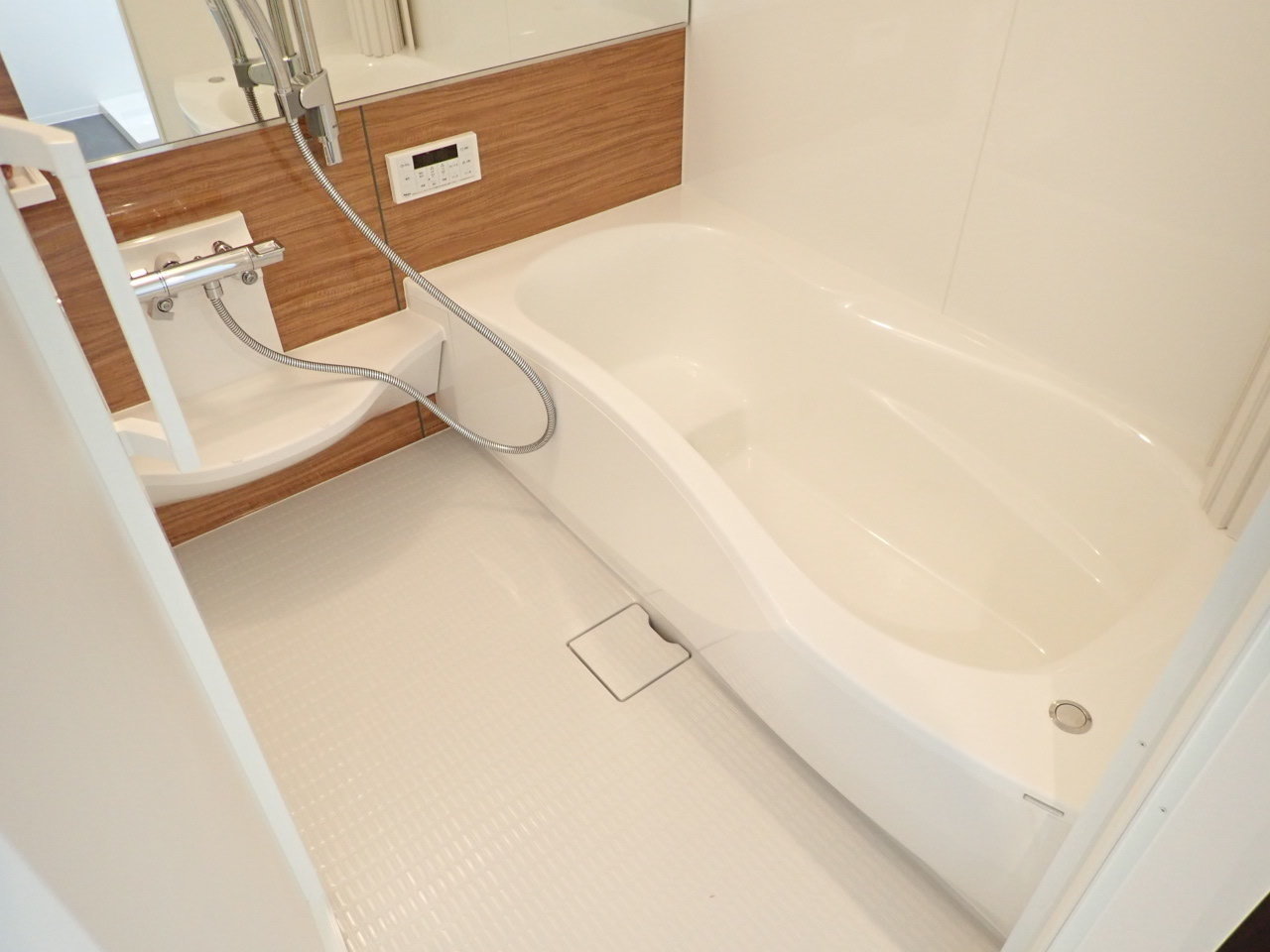 家族全員でバラバラのシャンプーやトリートメント!? 浴室の整理・収納を追求した