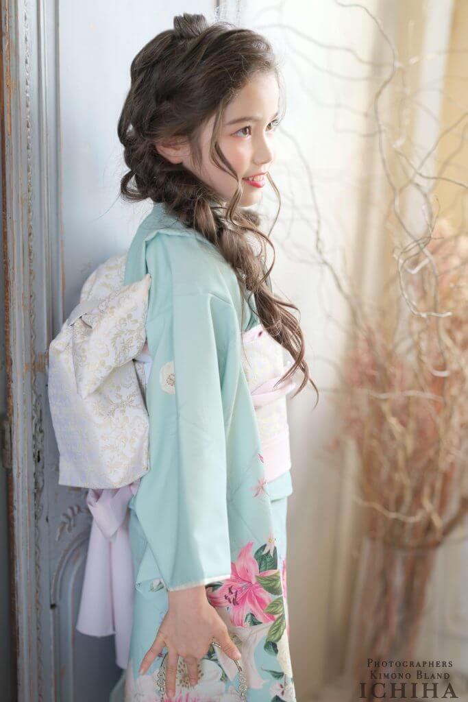 七五三🌷3歳 ふわふわツインテール かわいい🥰 緊張ぎみのお顔 かわいい🥰 後ろ姿 やっぱりかわいい🥰七五三753祝七五三七五三3歳七五三3歳髪型七五三自毛アレンジ七五三被布七五三髪飾り七五三撮影ツインテールふわふわツインテール出張