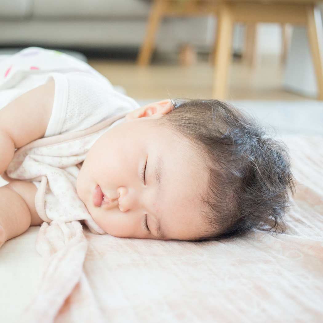 生後1ヶ月の生活リズム 助産師 赤ちゃんの睡眠時間を整えるコツ┃まなべび