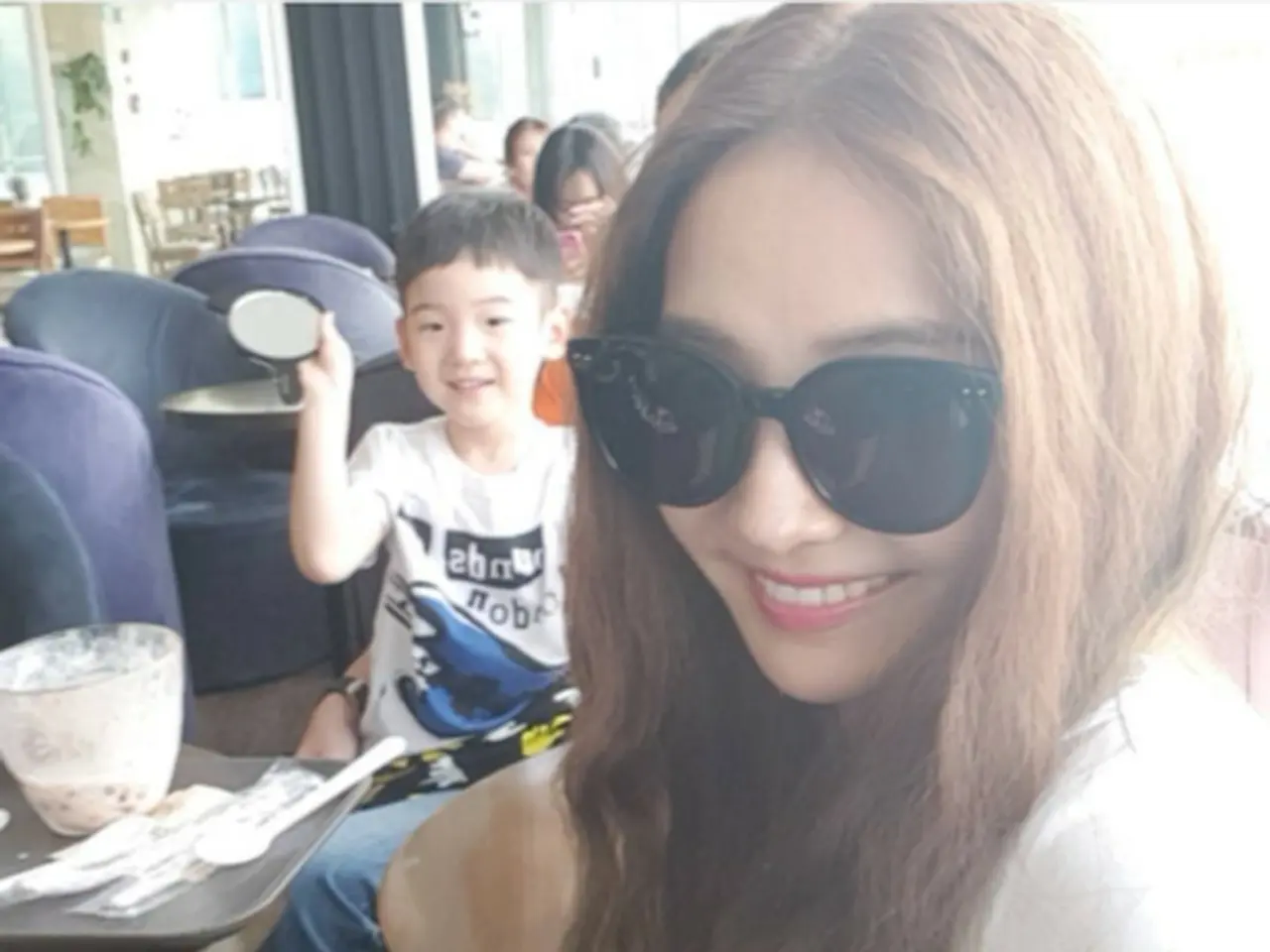 ハン・チェヨンの子役を務めた故イ・エジョン、20歳の若さで脳腫瘍により死去 友人ムン・グニョンやチャン・グンソクが涙した18回忌アーティストK-HALLYUNEWS