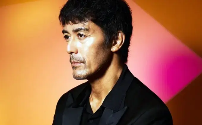 阿部寛「子供が生まれたので頑張らなくちゃ」 - 映画『カラスの親指』マイナビニュース