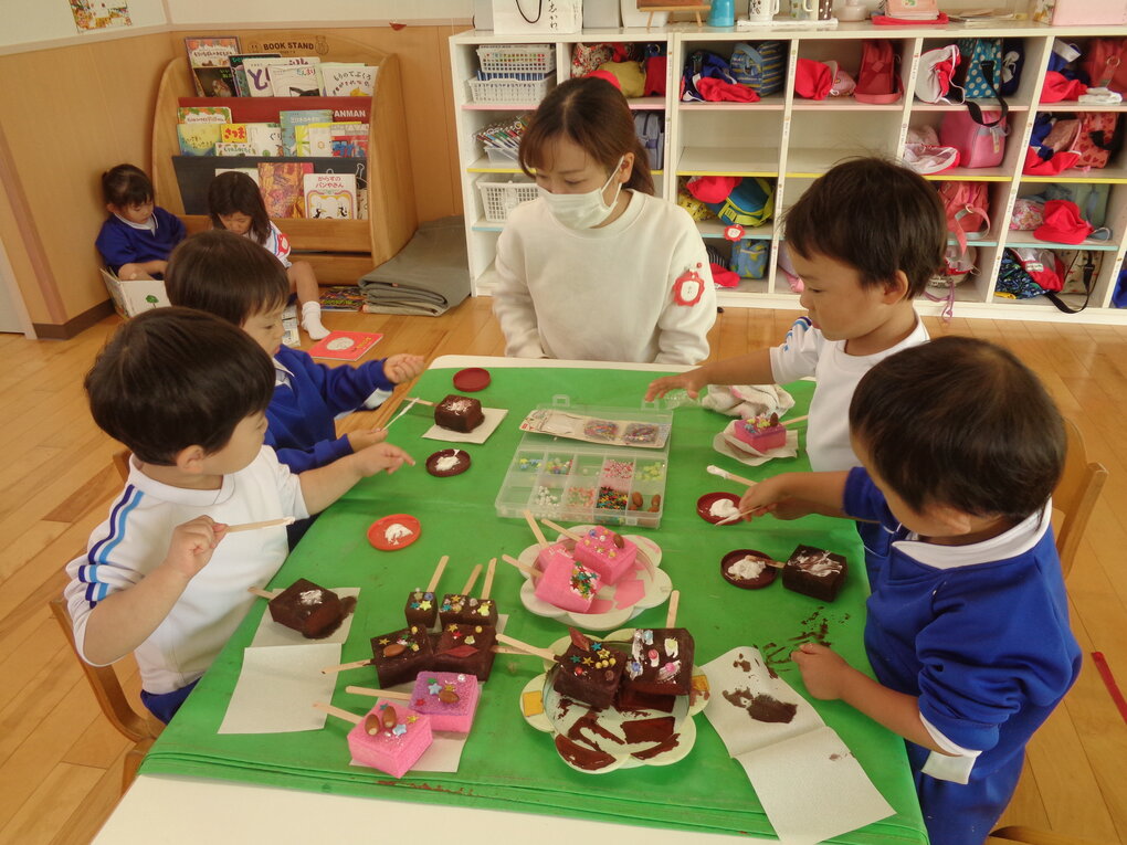 屋外で楽しむごっこ遊びのヒント教育・保育関係者向けサイトPLAYSCAPEボーネルンド