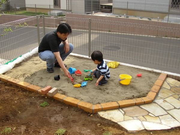 砂場をDIYしよう！ 子どもが夢中になります │WakuWaku KIDS!!!! わくわくキッズ