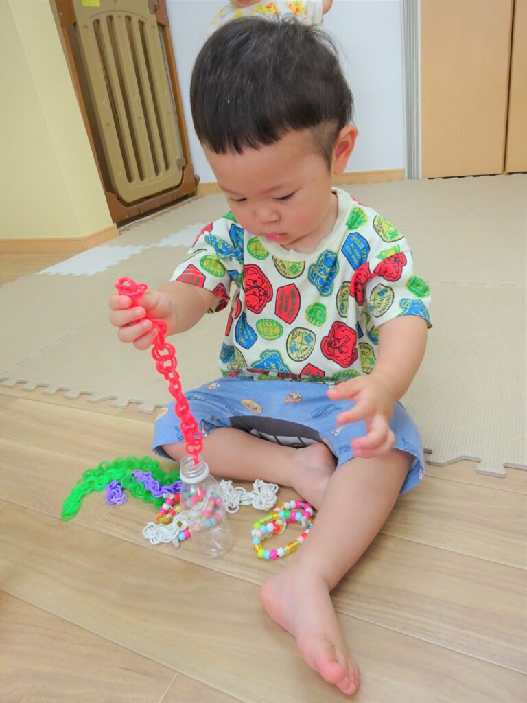 1歳児が楽しめる簡単手作りおもちゃ9選！ 保育園・100均・牛乳パック・ペットボトル・段ボール保育士くらぶ