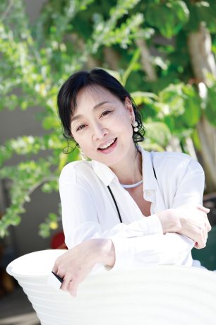 ３２歳で急逝した伝説の女優 死去から２７年の命日に親友の川上麻衣子２ショットでしのぶ「寂しさは募ります」 芸能 デイリースポーツ online