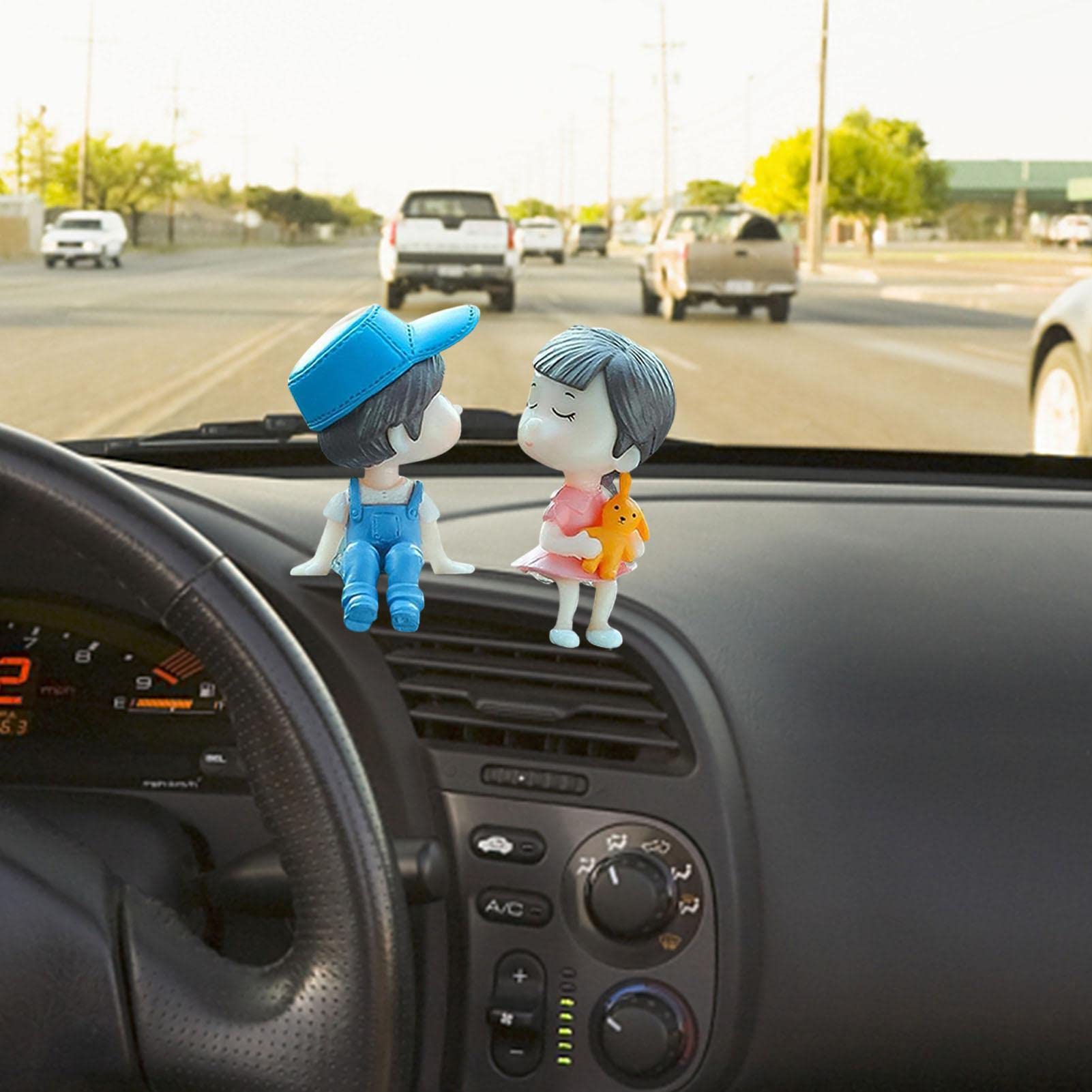 車の中でキスをする男性心理9選。なぜ別れ際や信号待ち、タクシーの中なのか