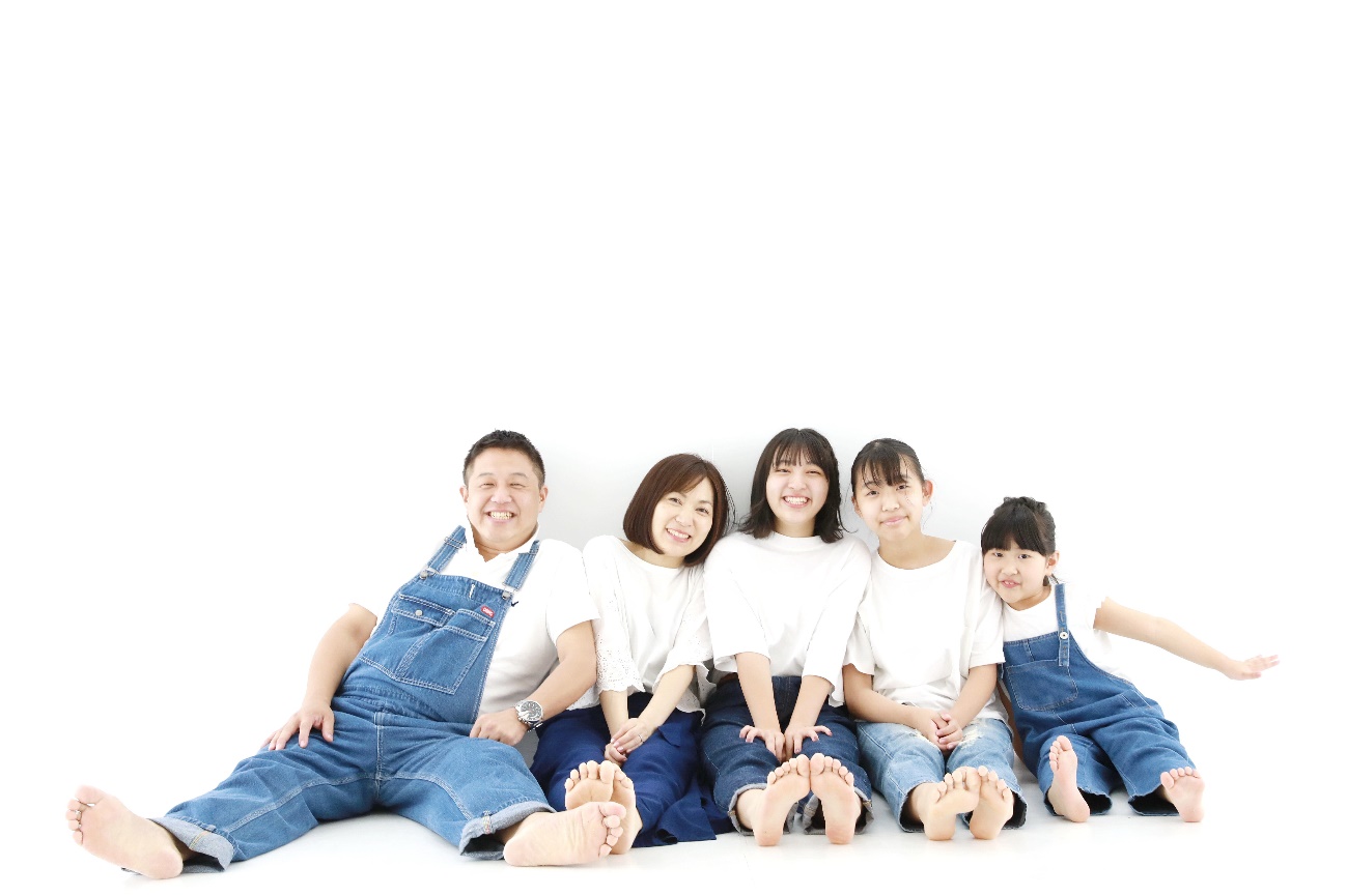 おしゃれな家族写真を撮るには？服装・場所などを解説 - ハピリィフォトスタジオ