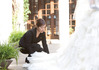 結婚式の介添人ってなにする人？お礼は必要なの？ウェディングニュース