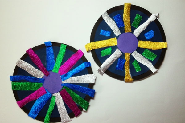 アルミホイルを使ってできる、キラキラ花火製作の作り方ほいくびより