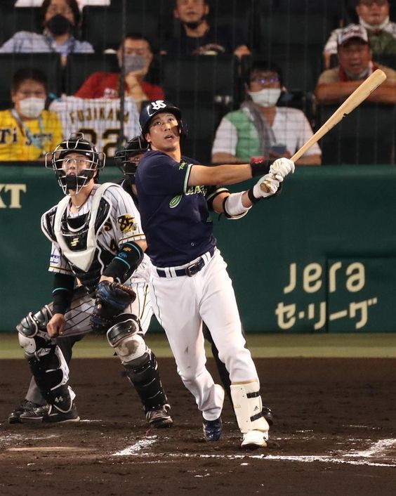 山田哲人の父親の職業?母親?兄弟姉妹?実家は豊中で家族構成は