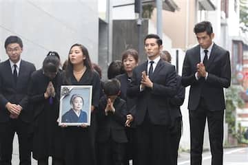 本木雅弘＆長男・UTA、親子ツーショット 家族撮影のビジュアル公開 - エンタメ - ニュース クランクイン